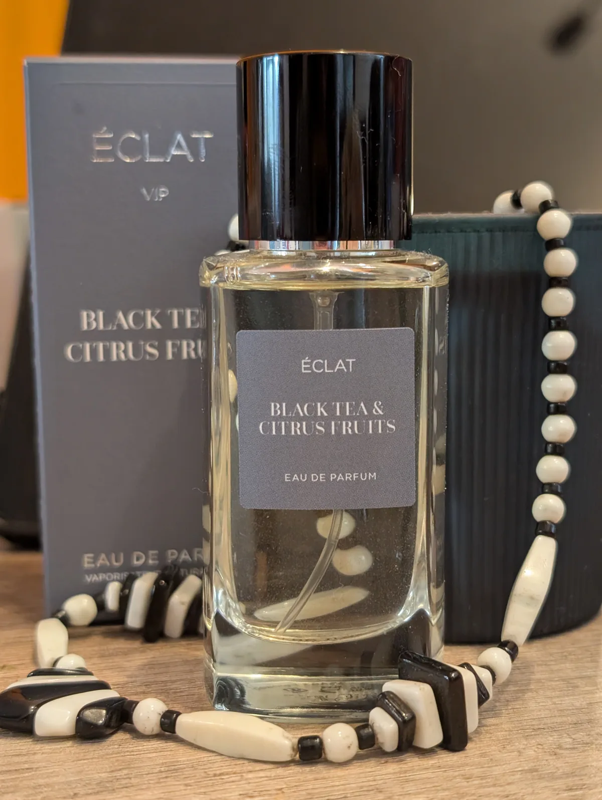 ÉCLAT Black Tea & Cedar – woody men's perfume