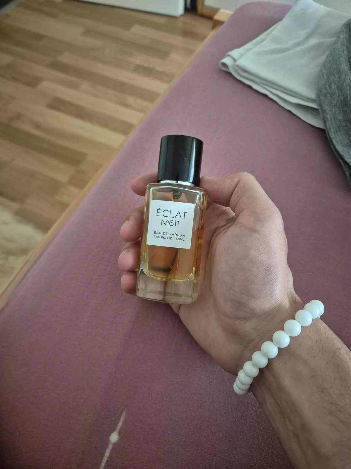 ÉCLAT Animalic Carnation – spicy men's perfume